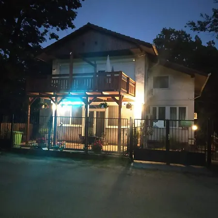 Gasthof Toelgyfa Vendeghaz *
