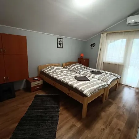 Toelgyfa Vendeghaz Gasthof *